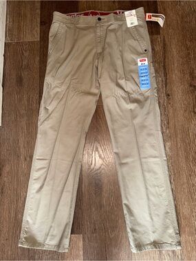 Wrangler Men's Chino Pants in Khaki Tan